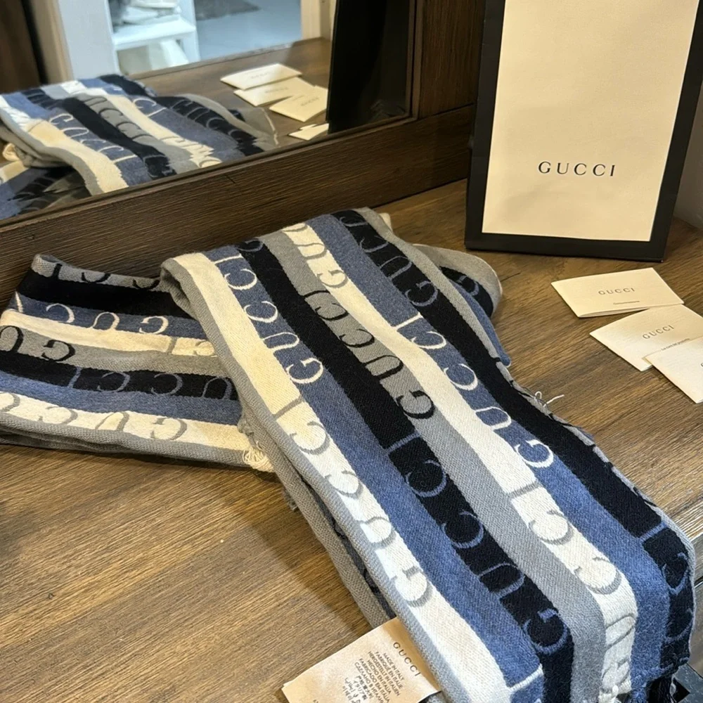 Authentic Gucci wool scarf - Picture 2 of 4